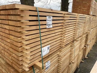 Ca. 35x Douglas Planken Fijnbezaagd, 43x200mm, lengte 300cm